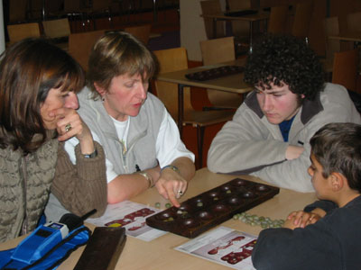 Erin & Toby Thwaites teaching French enthusiasts how to play