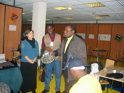 Jacob Gnagne of Ivory Coast 2005 International Awale Champion collecting his prize.
