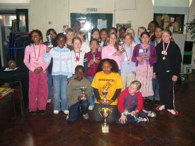 All the players of the tournament pose for a group picture.